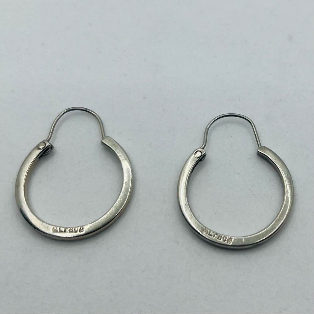 VINTAGE ALPACA Silver w/Stamp Hoop Earrings - Lightweight - Picture 5 of 6